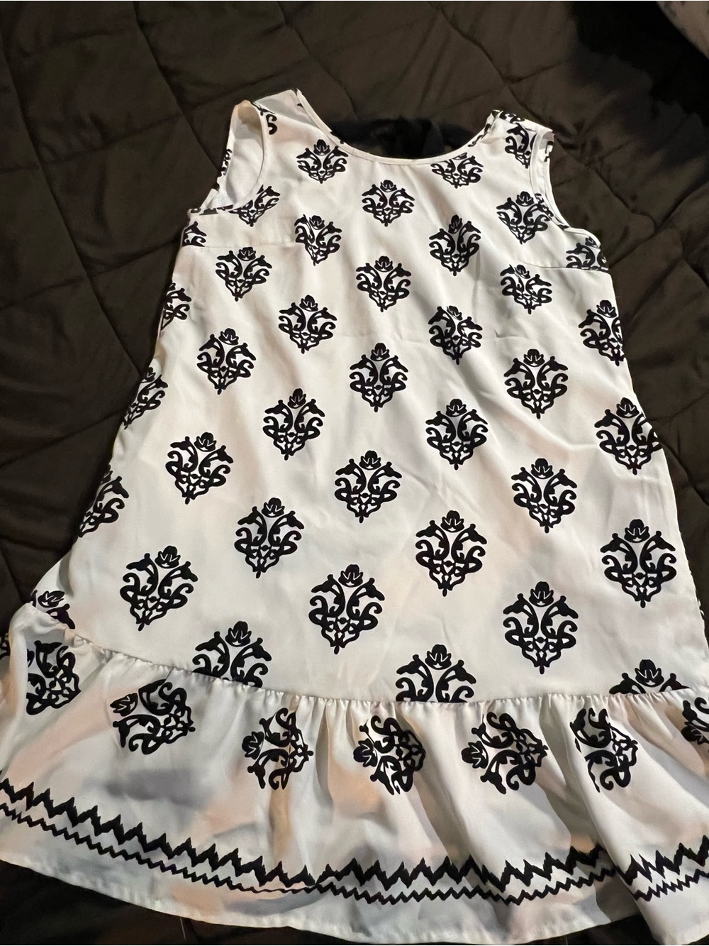 Amazon White and Black Sleeveless Midi Dress with Damask Print